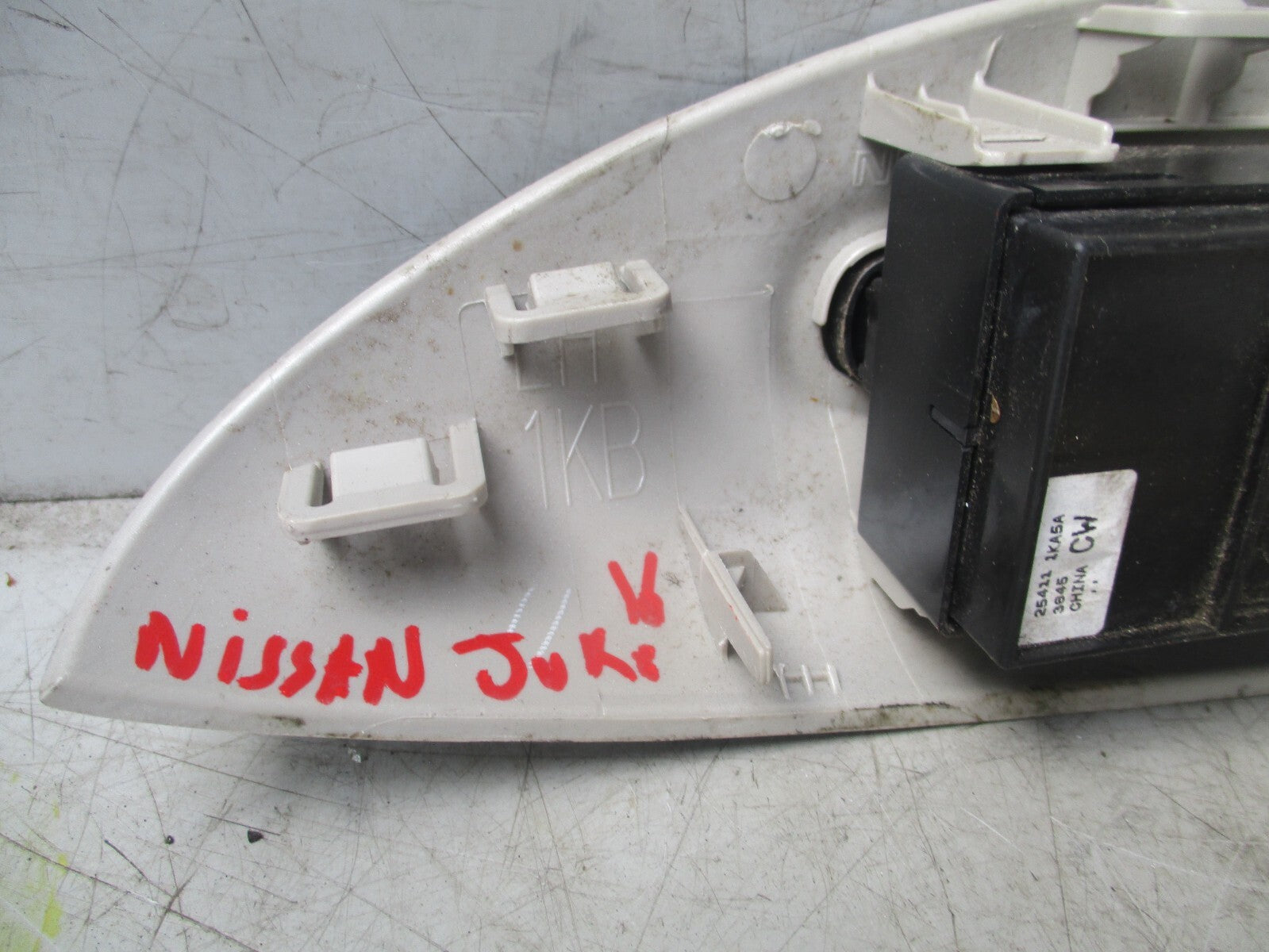NISSAN JUKE F16 2016 NSF PASSENGER SIDE LEFT DOOR FRONT WINDOW SWITCH 254111KA5A