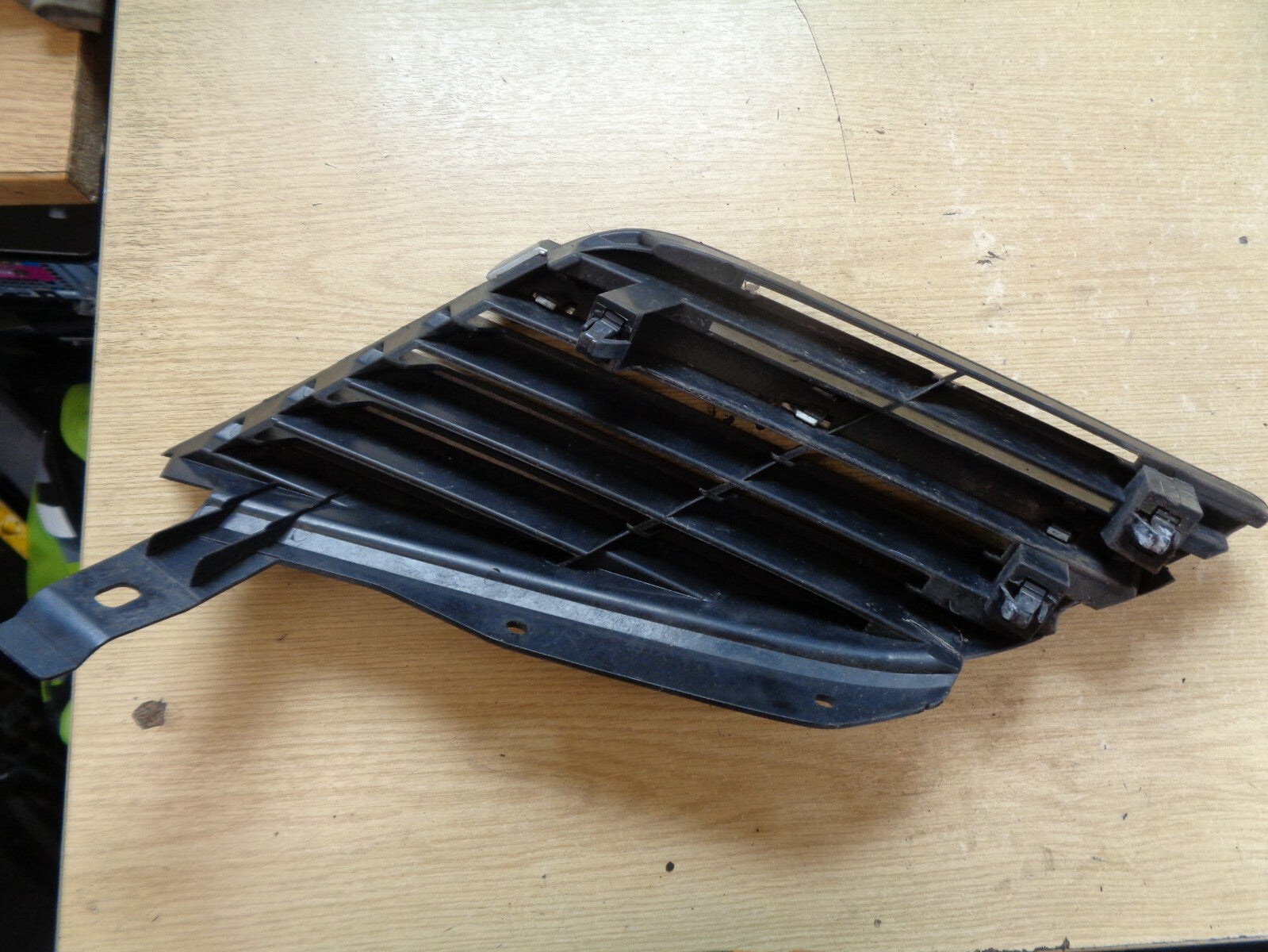 NISSAN PRIMERA P12 2004 FRONT BUMPER GRILL RIGHT SIDE 62320 AU300