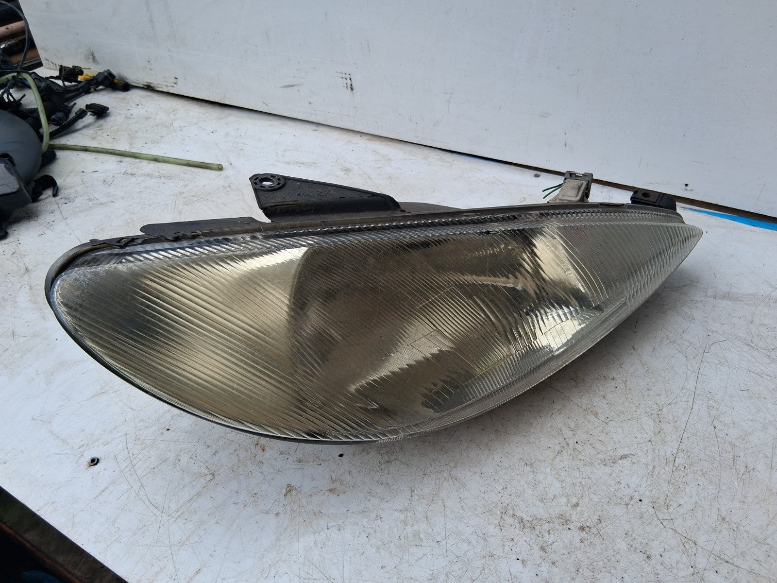 2001 PEUGEOT 206 OSF DRIVER SIDE FRONT HEADLIGHT HEADLAMP