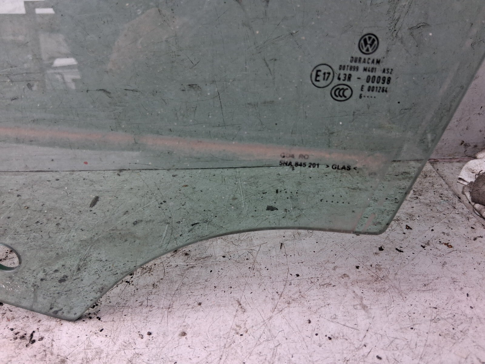 2016 VOLKSWAGEN TIGUAN NSF PASSENGER SIDE FRONT LEFT WINDOW GLASS 43R00098