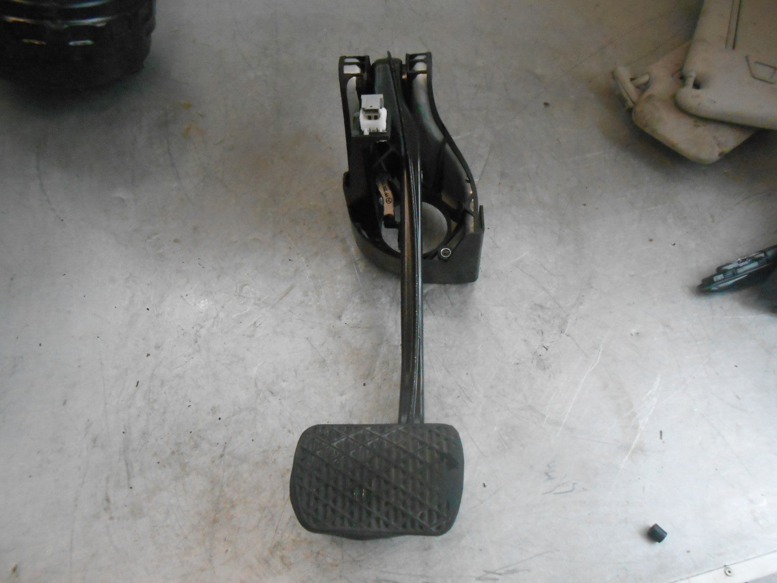 MERCEDES C CLASS S204 W204 2013 C220 CDI AUTO AUTOMATIC BRAKE PEDAL A2042902201