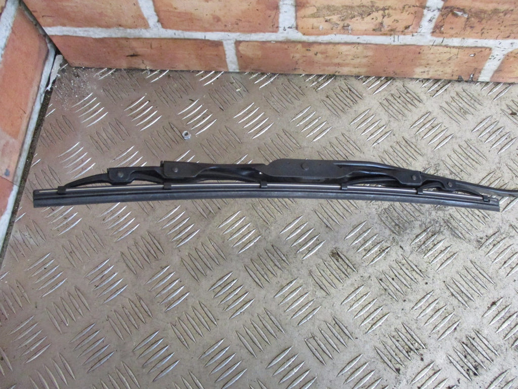 VAUXHALL VIVA 2015 FRONT WINDSCREEN WIPER ARMS AND BLADES 95391366