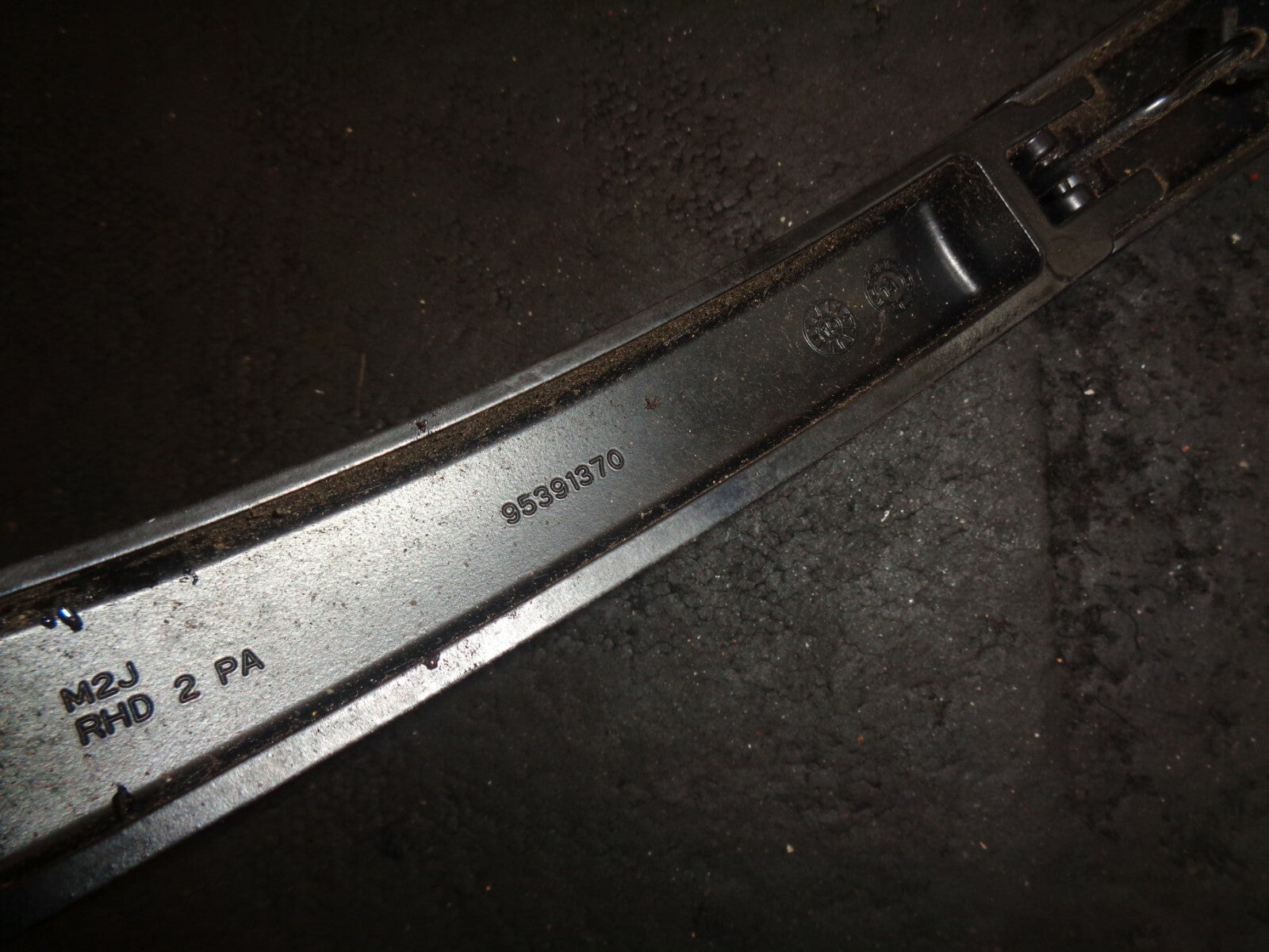 VAUXHALL VIVA 2016 NS PASSENGER SIDE WIPER ARM & BLADE 95391370
