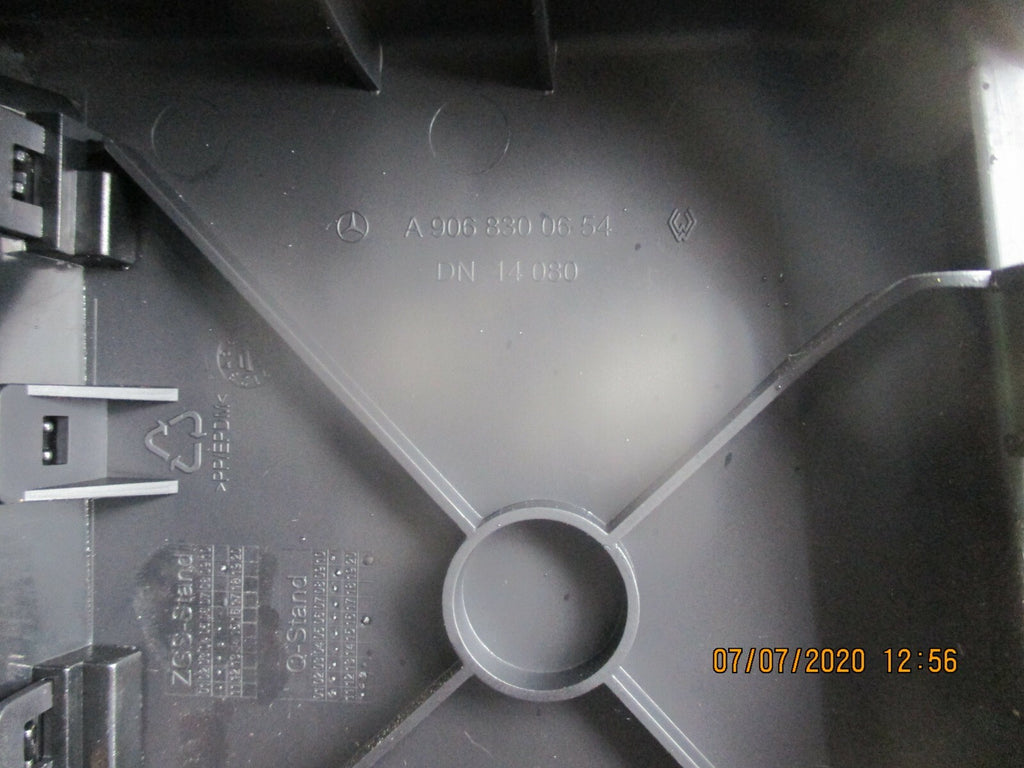 VW VOLKSWAGEN 2015 CRAFTER PASSENGER SIDE FRONT AIR VENT 9068300654