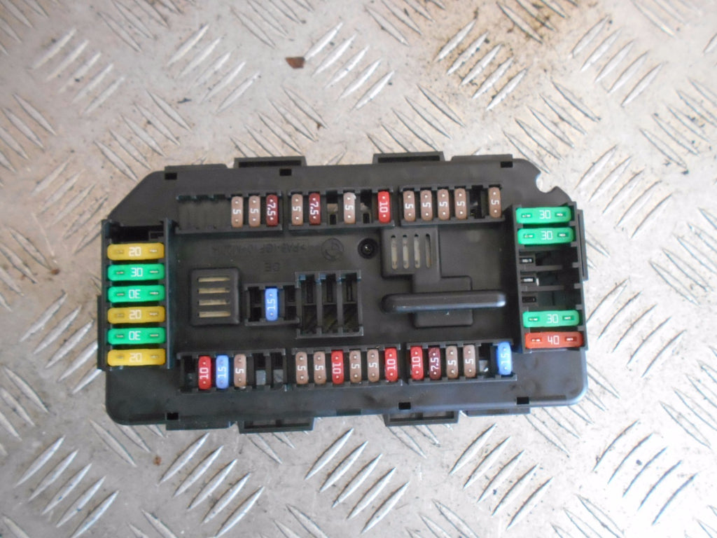 BMW 1 SERIES F20 116D 2016 FRONT FUSE BOARD BOX PETROL FUSE BOX 9389068