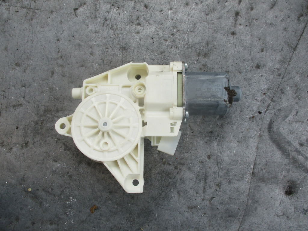 MERCEDES A CLASS W176 NSF PASSENGER SIDE FRONT WINDOW MOTOR A2469065100