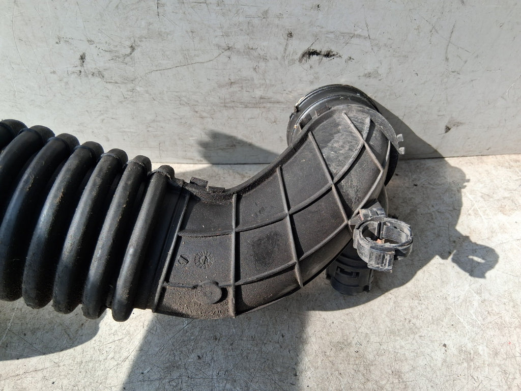 2015 BMW 3 SERIES F30 ESTATE 2.0 DIESEL AIR INTAKE PIPE HOUSING PIPE 586509