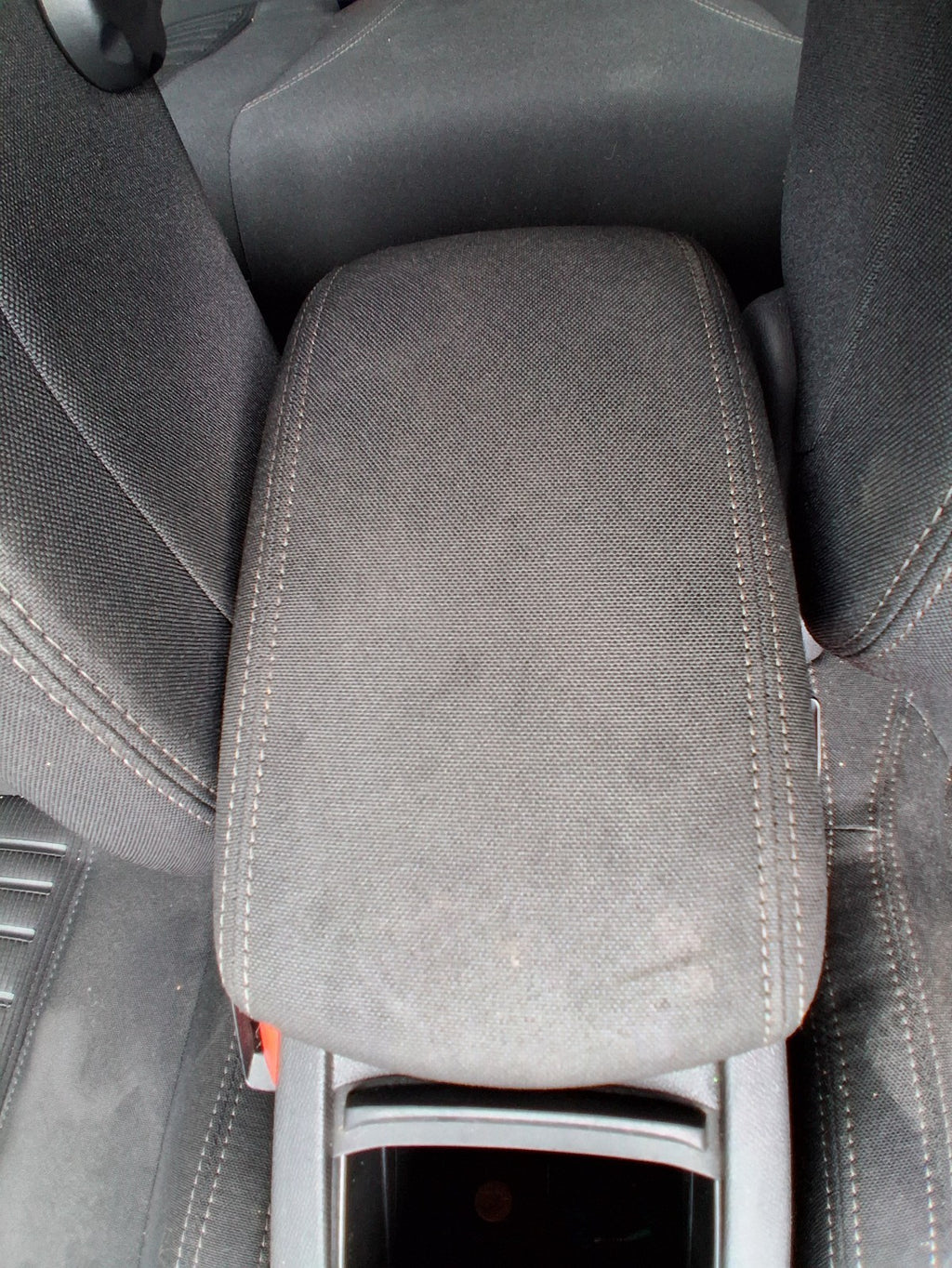 2014 PEUGEOT 308 MK2 CENTRE CONSOLE MIDDLE ARMREST FABRIC
