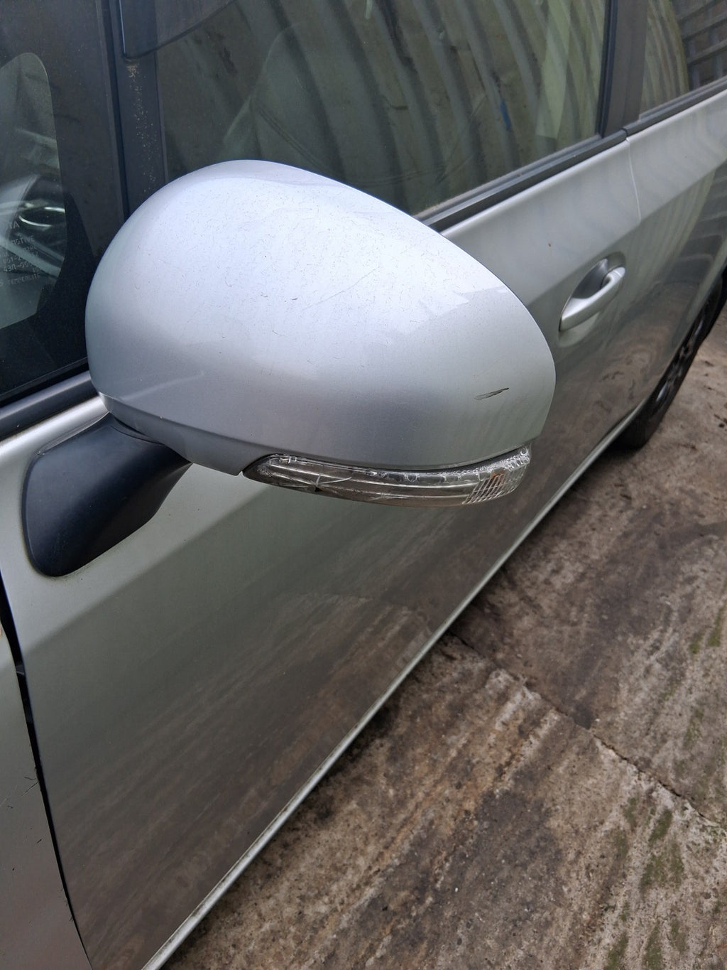 2018 TOYOTA PRIUS V PLUS XW40 NSF PASSENGER SIDE FRONT LEFT WING MIRROR SLIVER