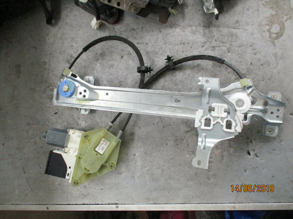 RENAULT MEGANE MK3 NSR PASSENGER SIDE REAR WINDOW MOTOR 827310185R