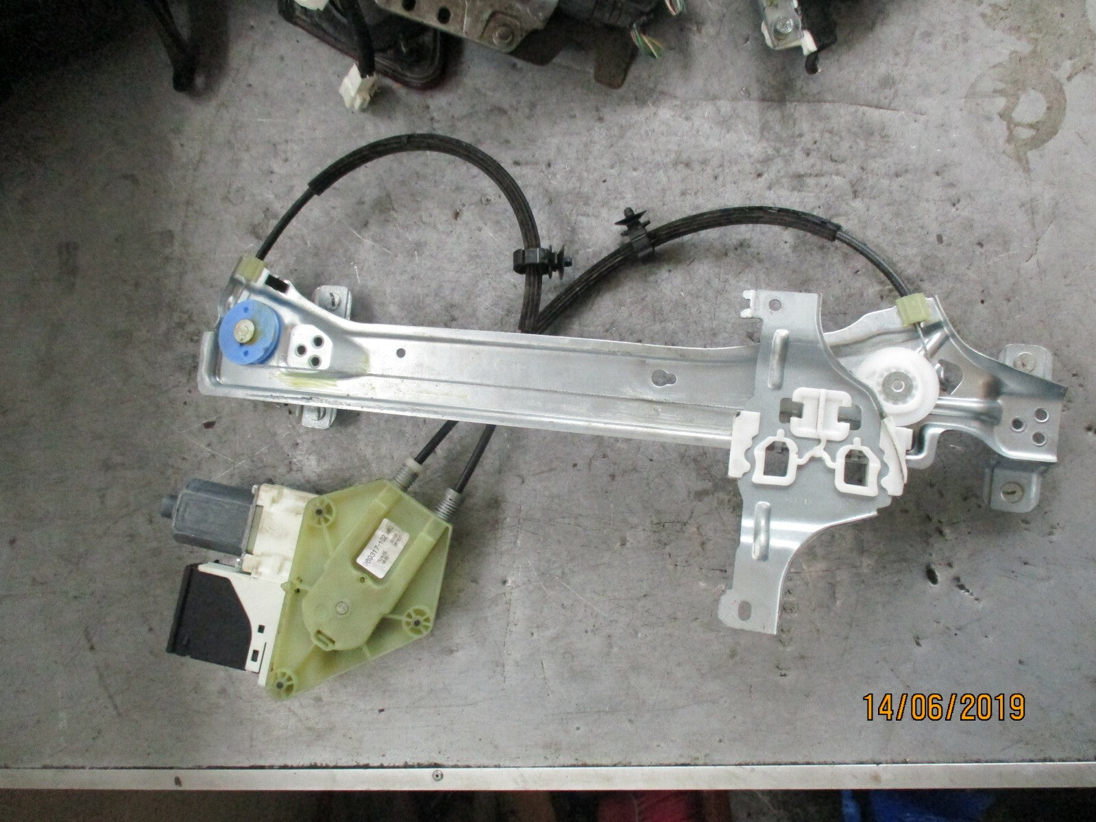 RENAULT MEGANE MK3 NSR PASSENGER SIDE REAR WINDOW MOTOR 827310185R