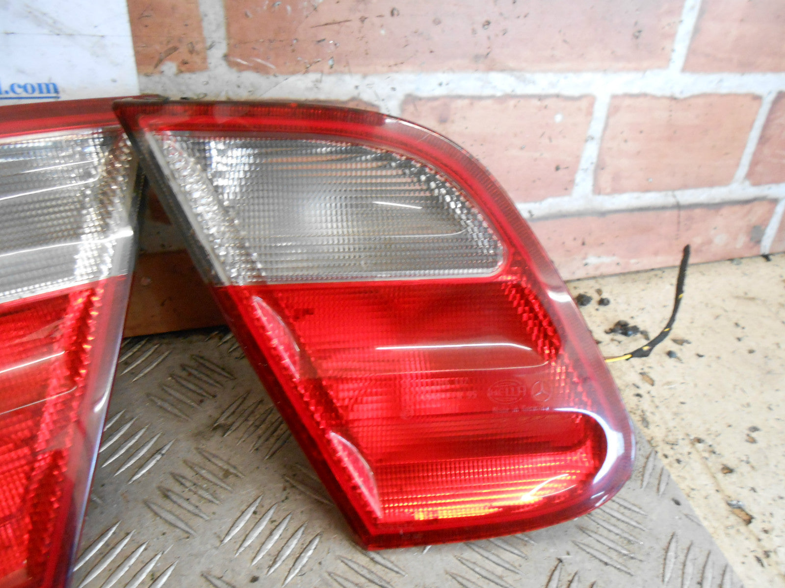MERCEDES CLK C208 1998 PAIR OSR NSR PASSENGER DRIVER INNER LIGHT 147595 147596
