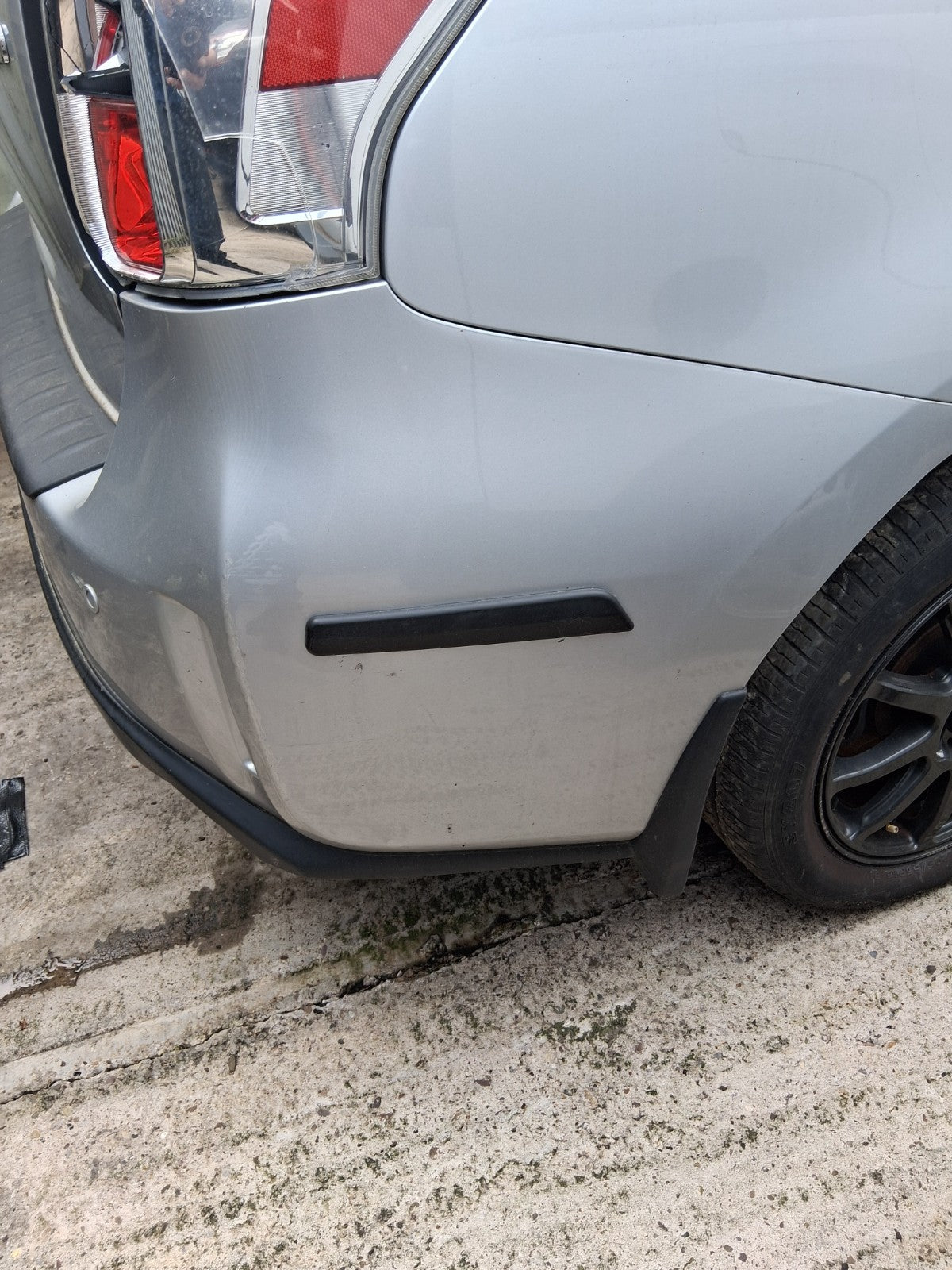 2018 TOYOTA PRIUS V PLUS XW40 COMPLETE REAR BUMPER WITH PDC SENSORS SLIVER
