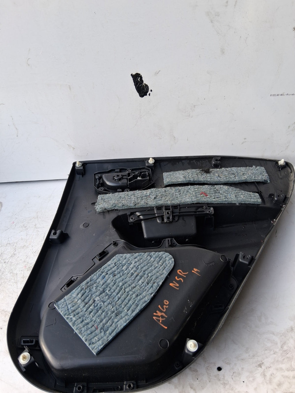 2019 TOYOTA AYGO MK2 NSF LEFT PASSENGER FRONT DOOR CARD TRIM AND HANDLE