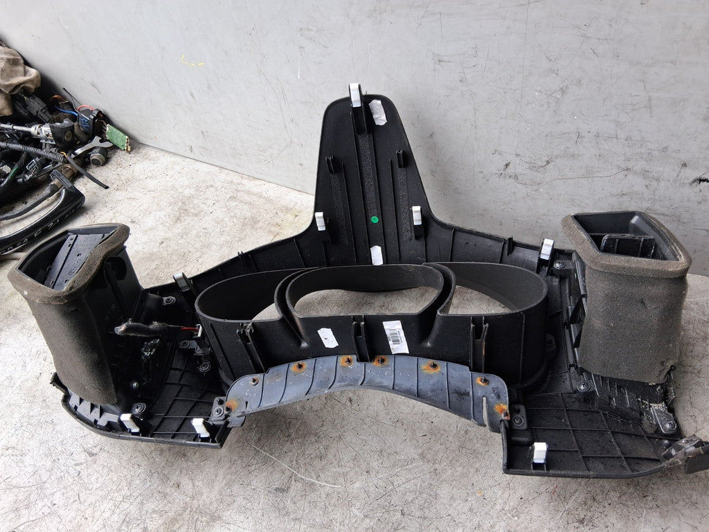 KIA SPORTAGE MK3 2012 FRONT DASHBOARD CENTRE AIR VENT TRIM PANEL