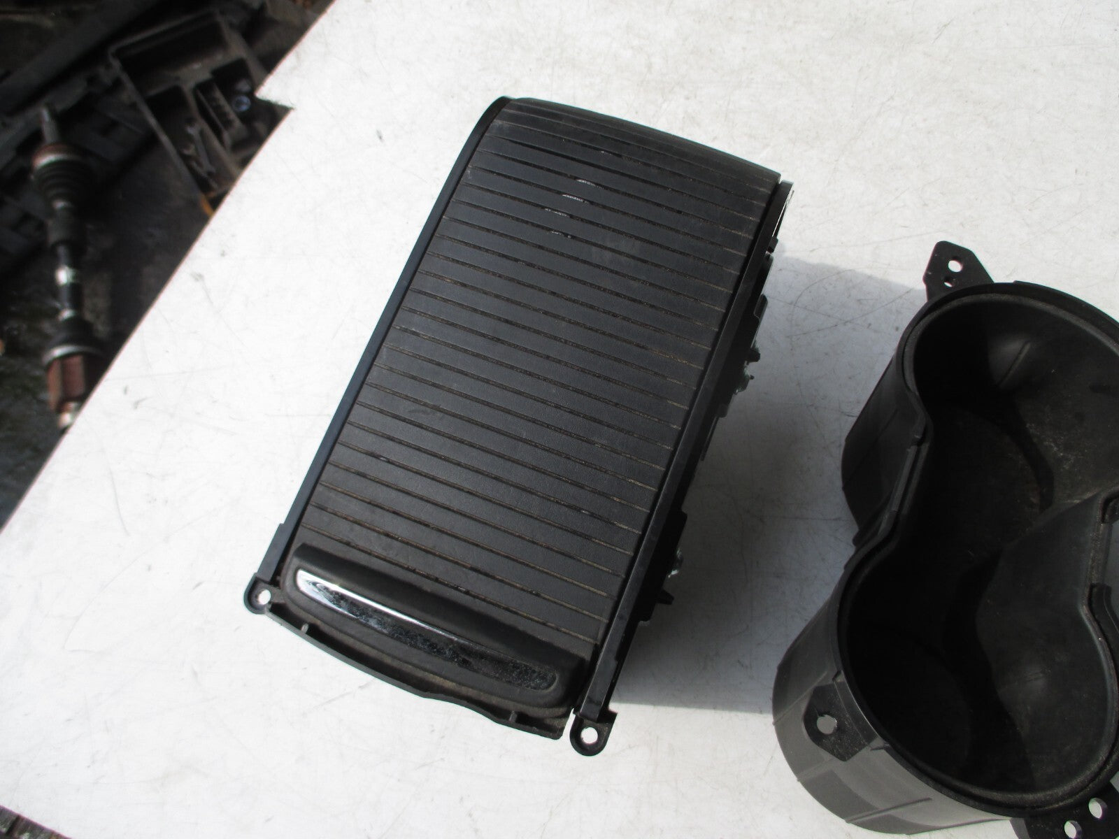 VAUXHALL MOKKA 2013 CENTRE CONSOLE TRAY CUP HOLDER SLIDING TRIMAVF45423 95187295