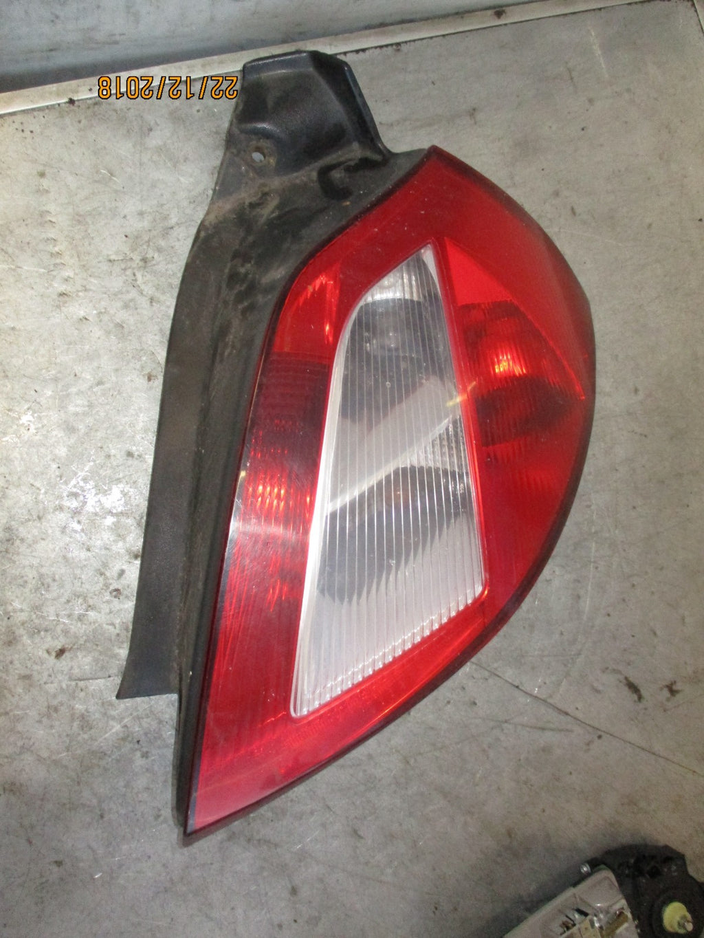 RENAULT MEGANE MK2 HATCHBACK OSR DRIVER SIDE REAR LIGHT TAIL LIGHT 8200073237
