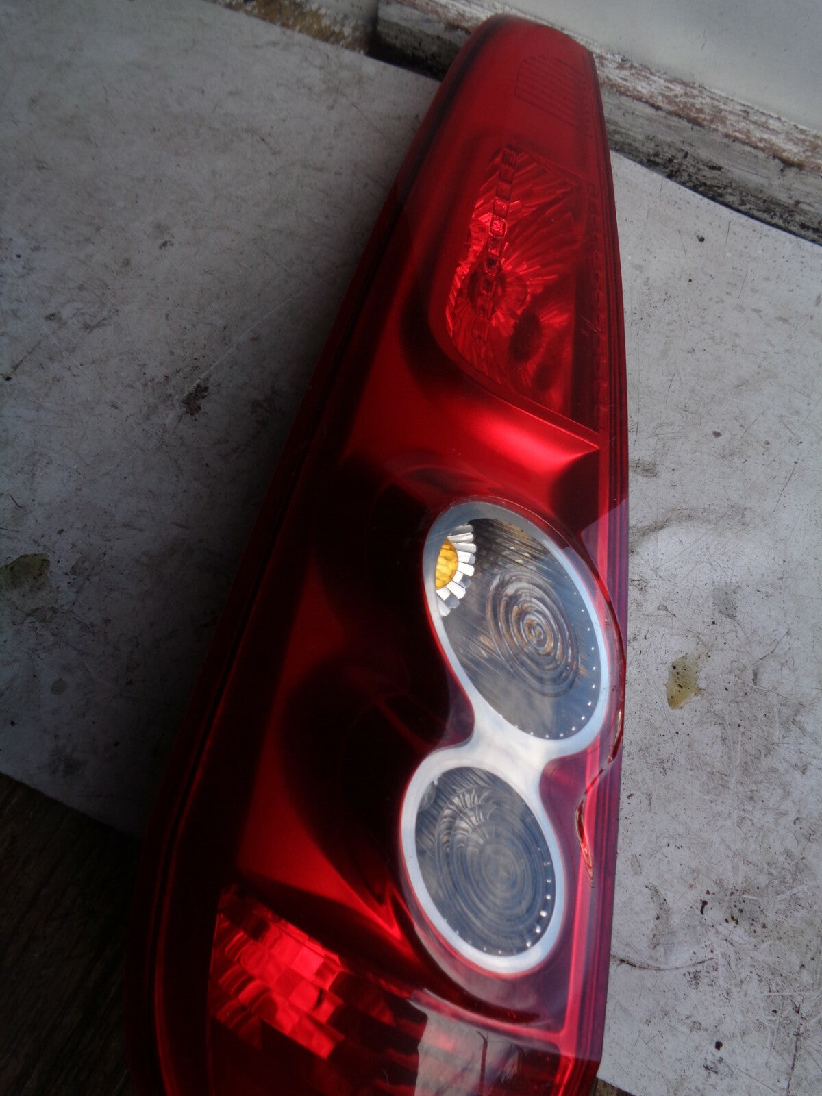 FORD FIESTA MK6 FACELIFT REAR TAIL LIGHT PASSENGER SIDE 6S6113405A