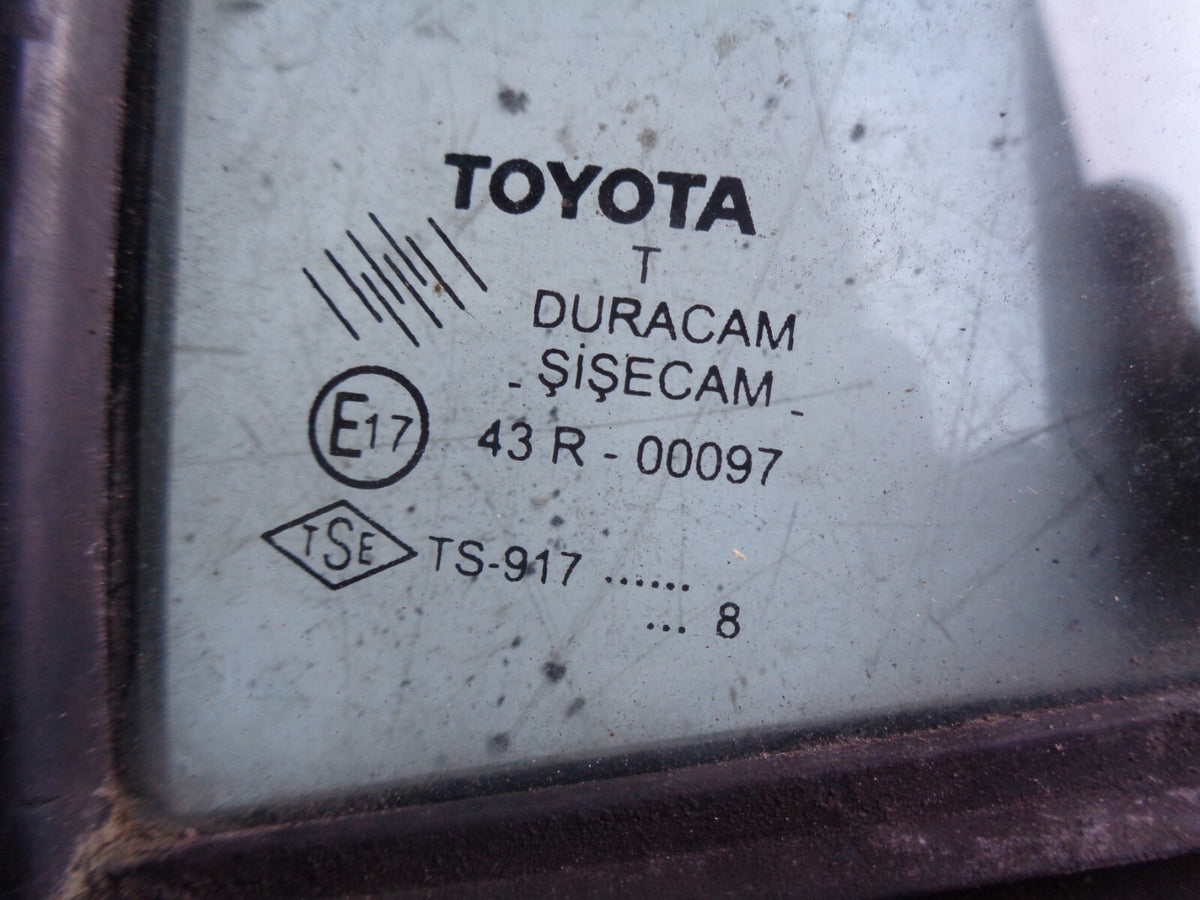 TOYOTA AURIS OSR DRIVER SIDE REAR QUARTER GLASS