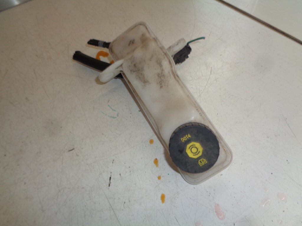VAUXHALL VIVA 2016 1.0 PETROL BRAKE FLUID MASTER CYLINDER RESERVOIR