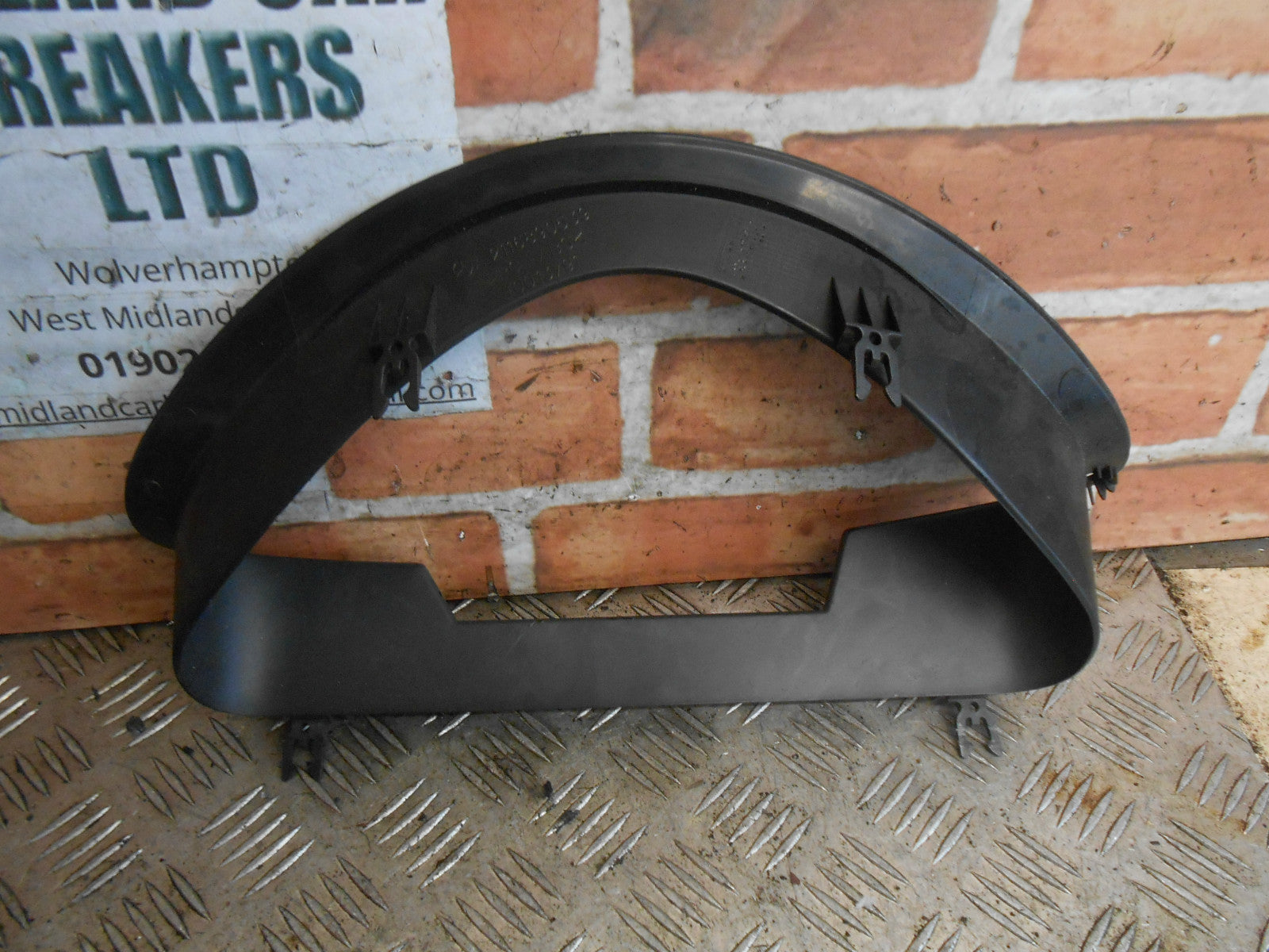 MERCEDES E CLASS W211 2005 SPEEDO CLOCK SURROUND PLASTIC TRIM A2116890539