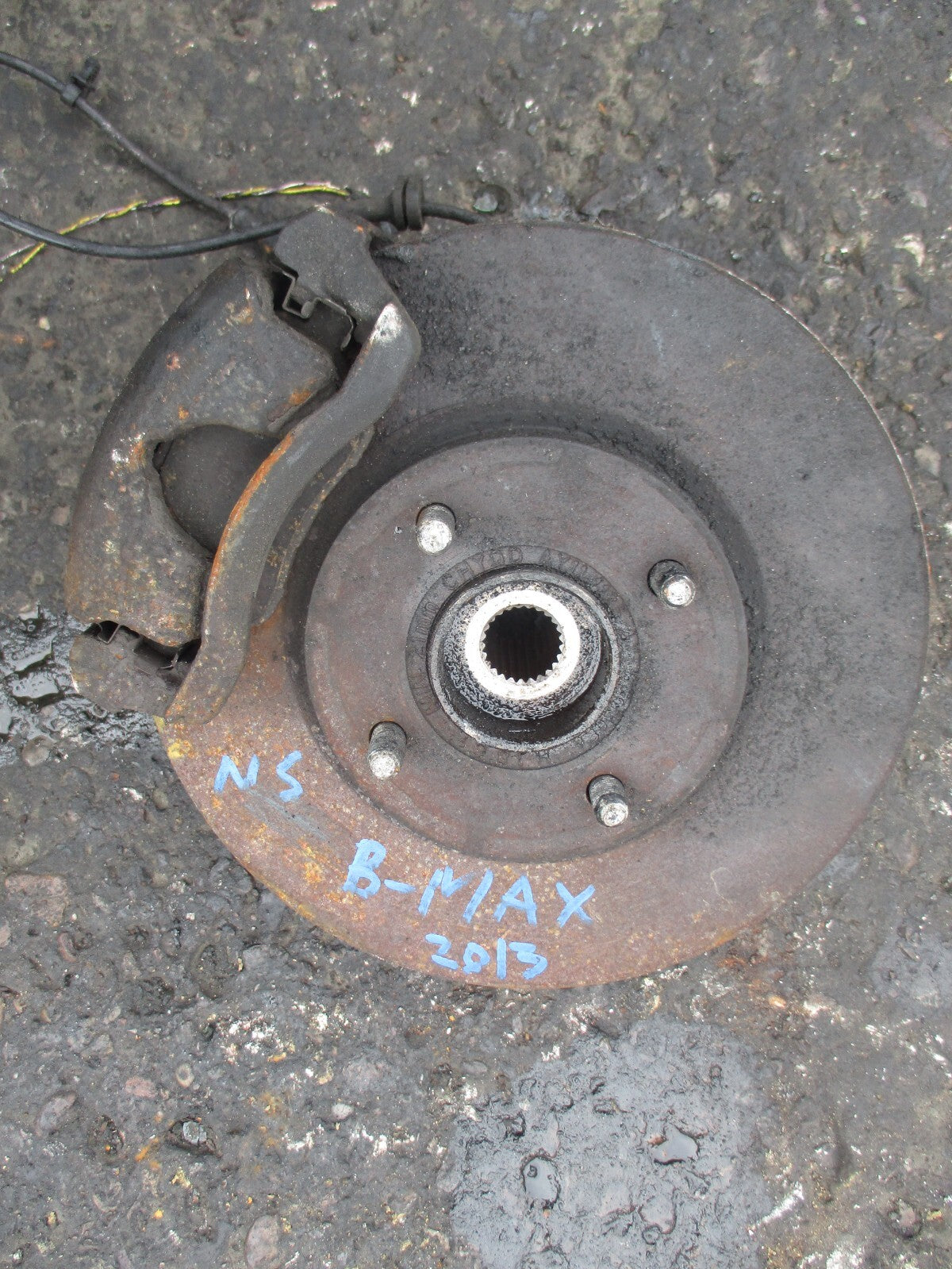FORD B MAX 2013 1.4 PETROL NSF PASSENGER SIDE FRONT HUB CALIPER