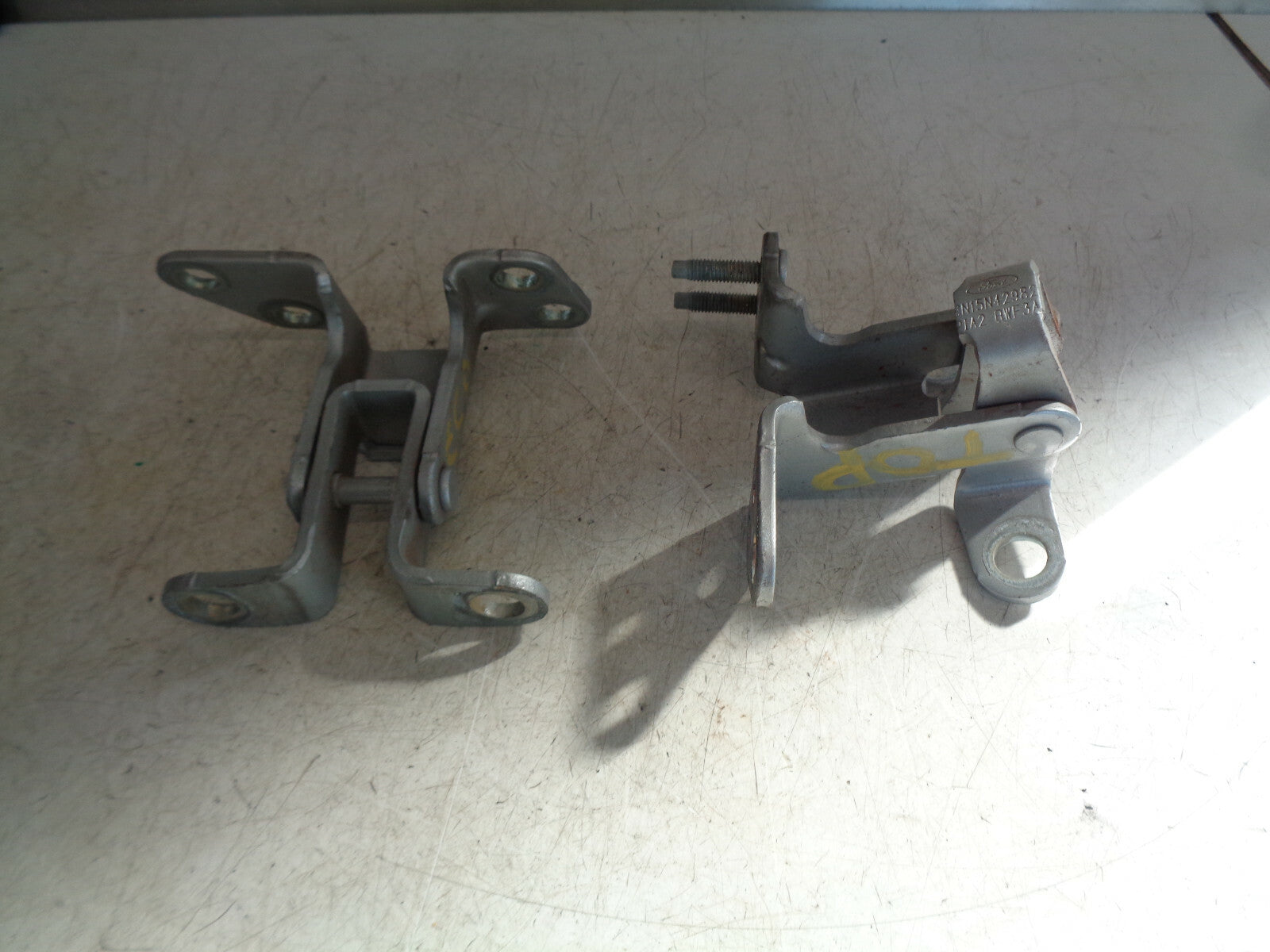 FORD ECOSPORT MK2 2017 REAR OS + NS REAR DOOR TAILGATE HINGE CN15N142982AA