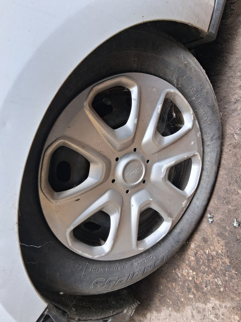 2015 FORD TRANSIT COURIER MK1 15 INCH STEEL WHEEL WITH TYRE 195/60R15 OSR