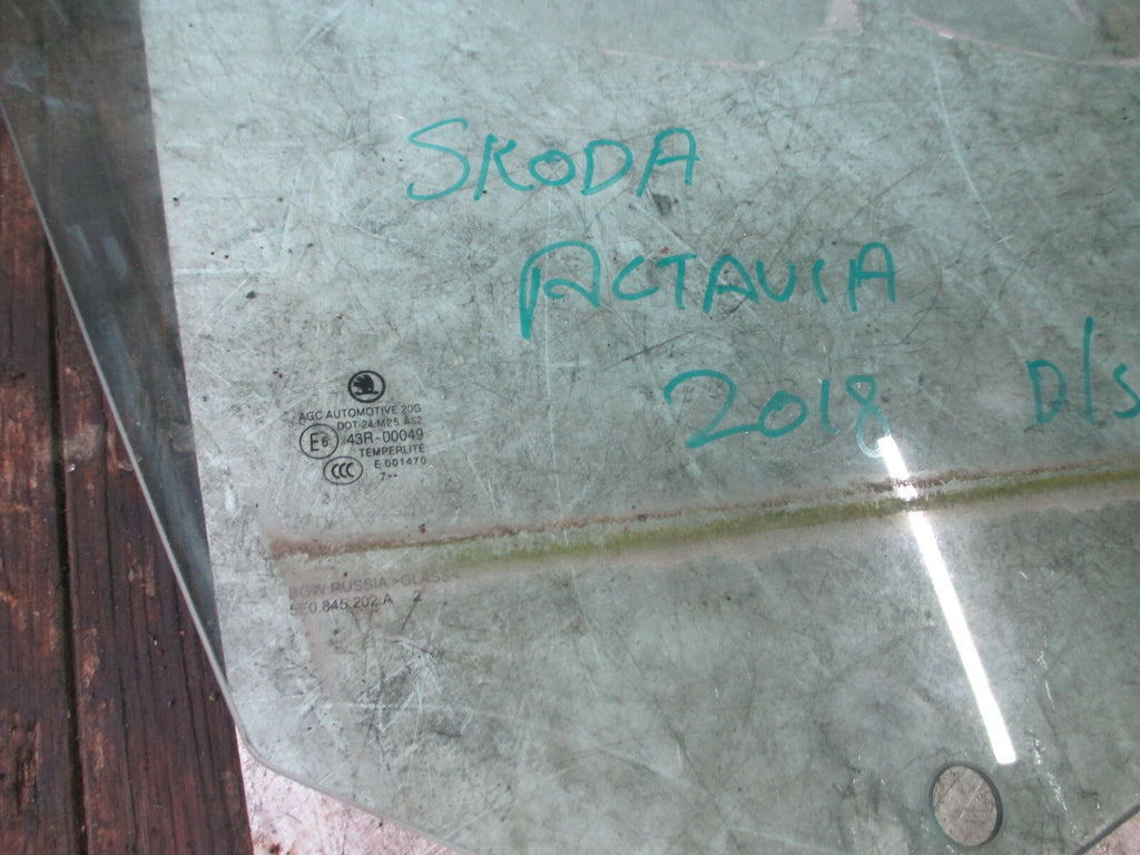 SKODA FABIA MK3 OSF DRIVER SIDE FRONT WINDOW GLASS