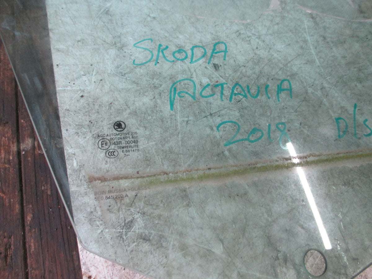 SKODA FABIA MK3 OSF DRIVER SIDE FRONT WINDOW GLASS