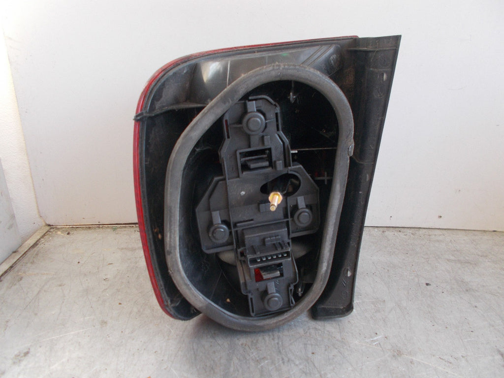 CITROEN BERLINGO 2004 NS/ PASSENGER SIDE REAR LIGHT