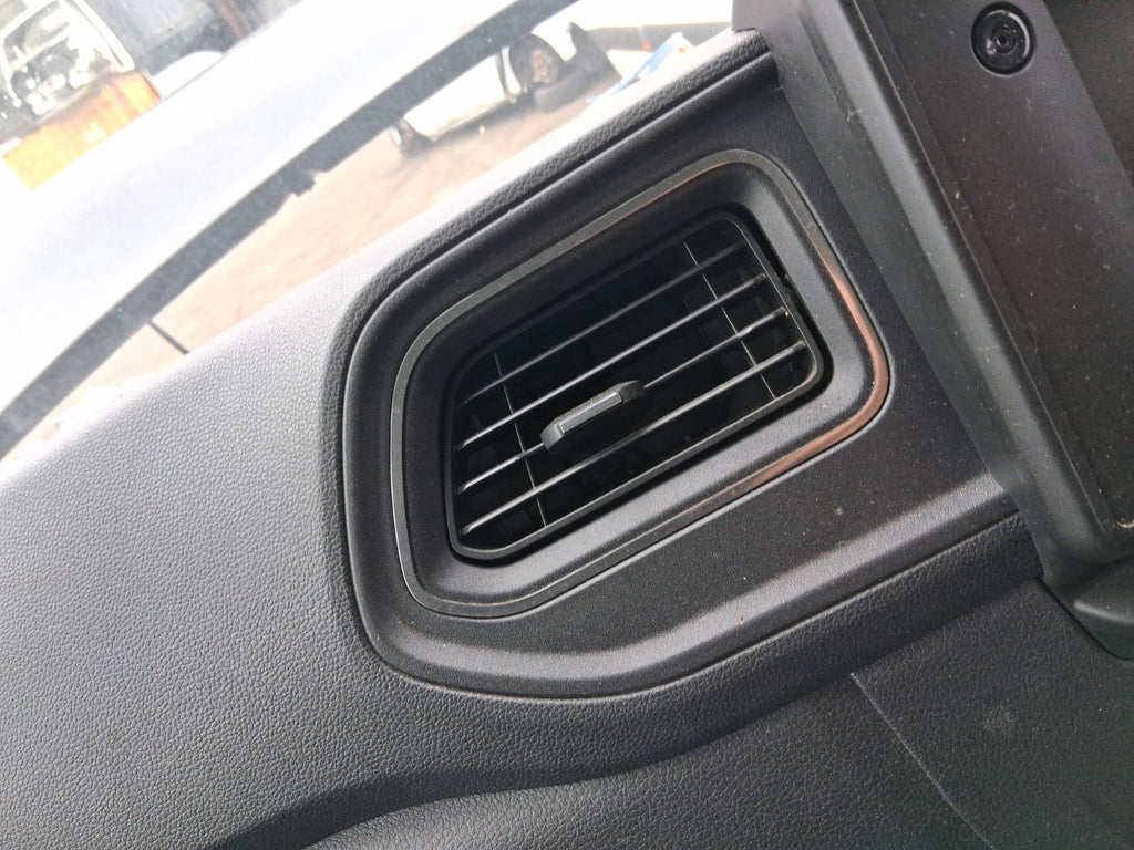 2021 NISSAN NV400 MK1 FRONT DASHBOARD CENTRE BOTH AIR VENTS