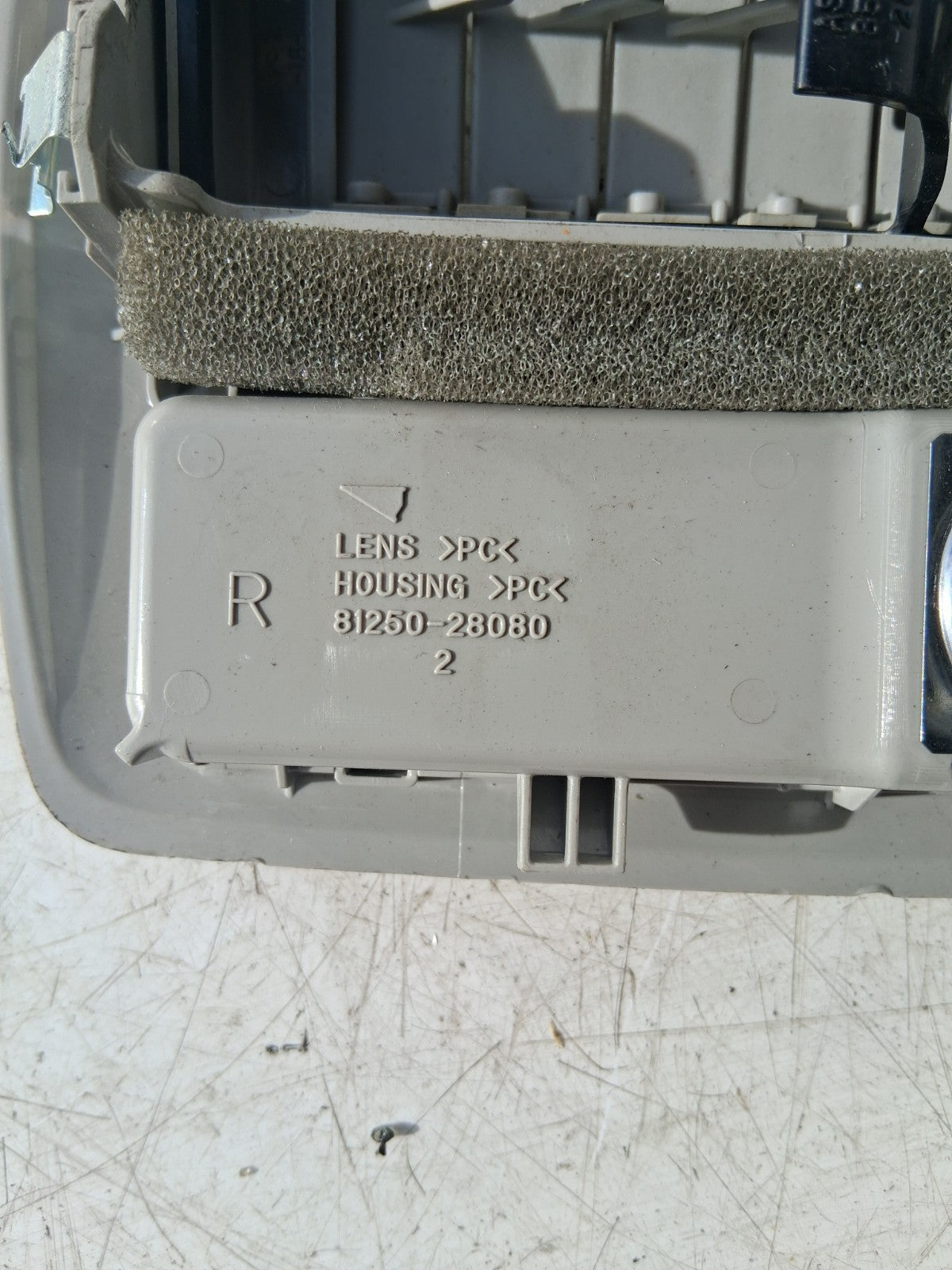 TOYOTA ESTIMA MK3 2013 RIGHT OFF DRIVER SIDE INTERIOR READING LIGHT 8125028080