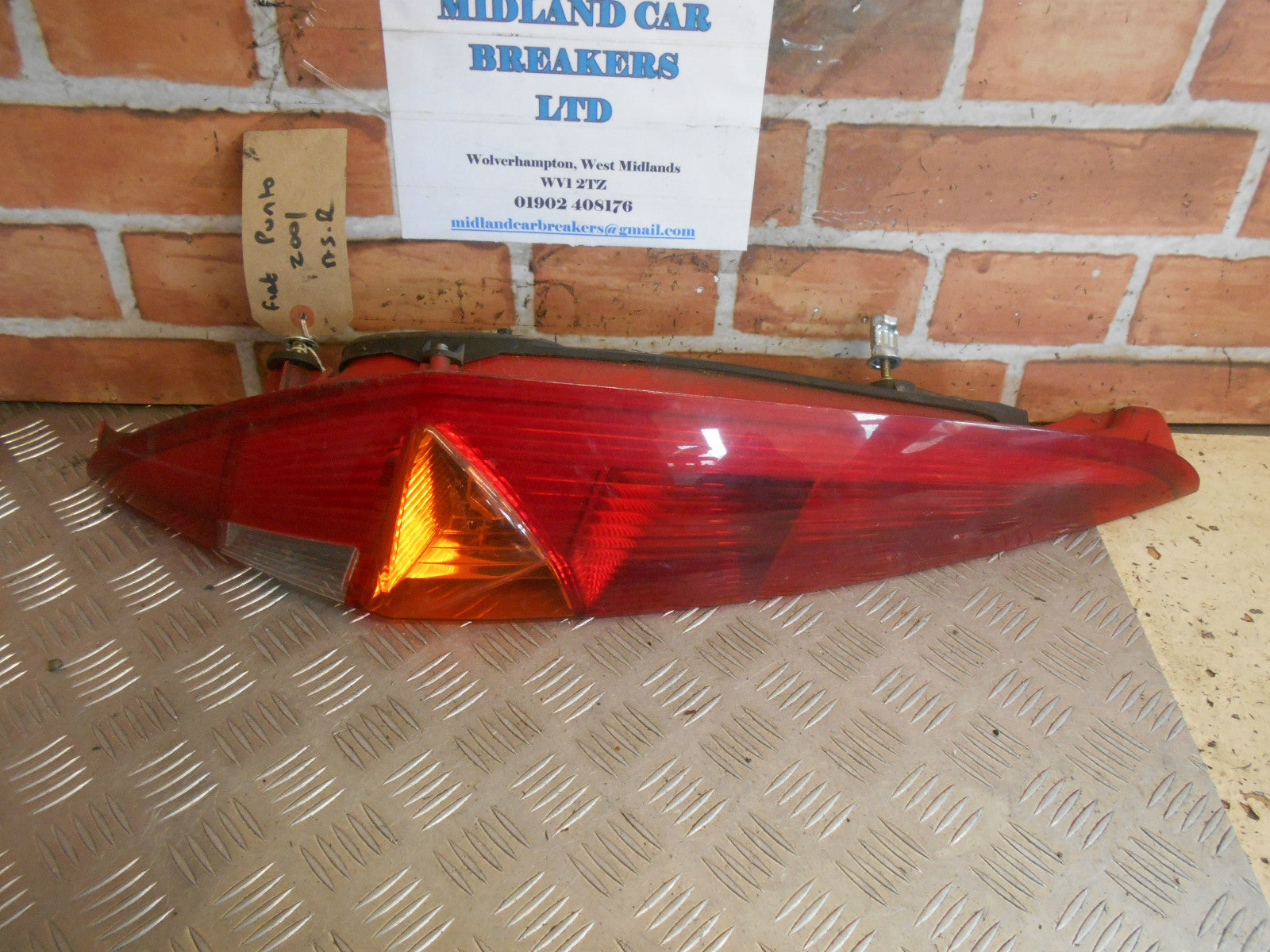 FIAT PUNTO 2002 3 DOOR NSR PASSENGER SIDE REAR BRAKE TAIL LIGHT 46794080