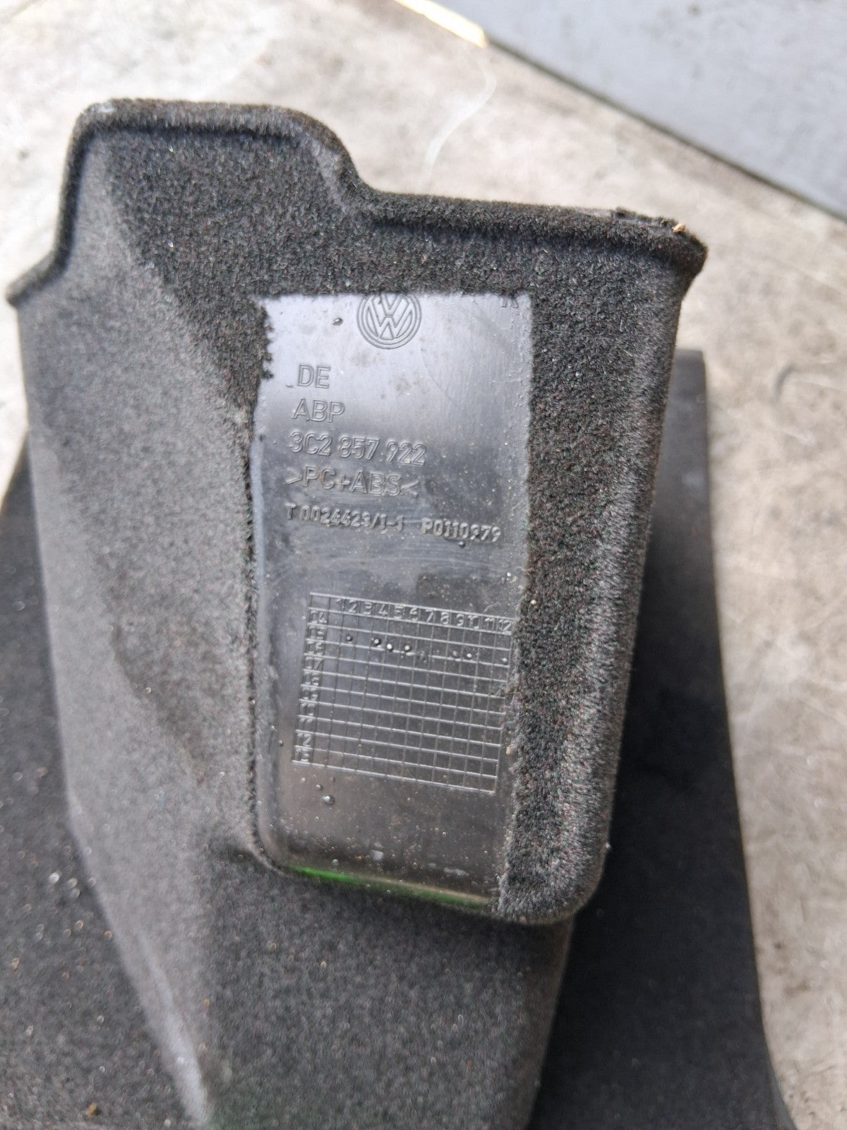 2006 VW VOLKSWAGEN PASSAT B6 ESTATE OSF DRIVER SIDE FRONT STORAGE BOX 3C2857922