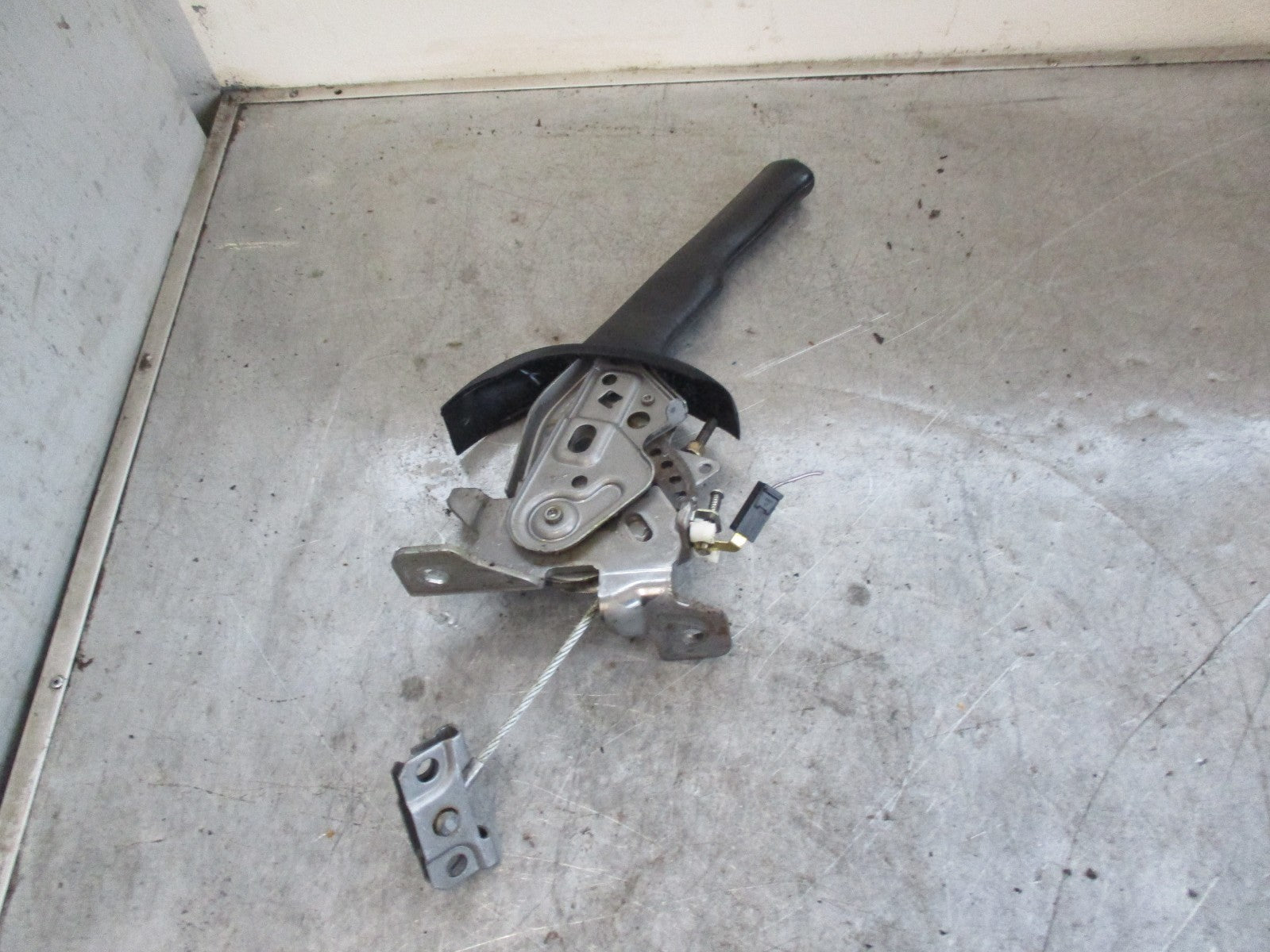 NISSAN X TRAIL T30 MK1 HAND BRAKE LEVER HANDLE