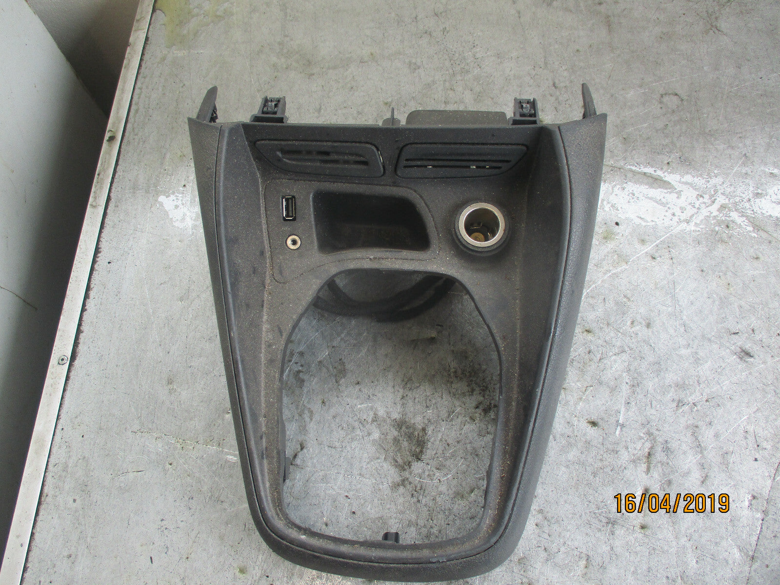 FORD TRANSIT COURIER 2017 GEARSTICK SURROUND TRIM ET76R045H20