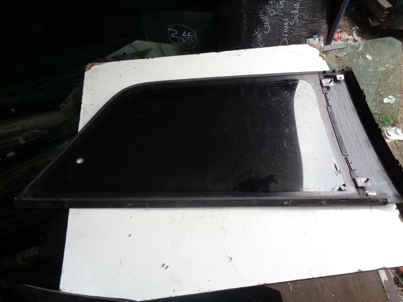 AUDI A3 2002 3 DOOR OSR DRIVER SIDE REAR WINDOW GLASS
