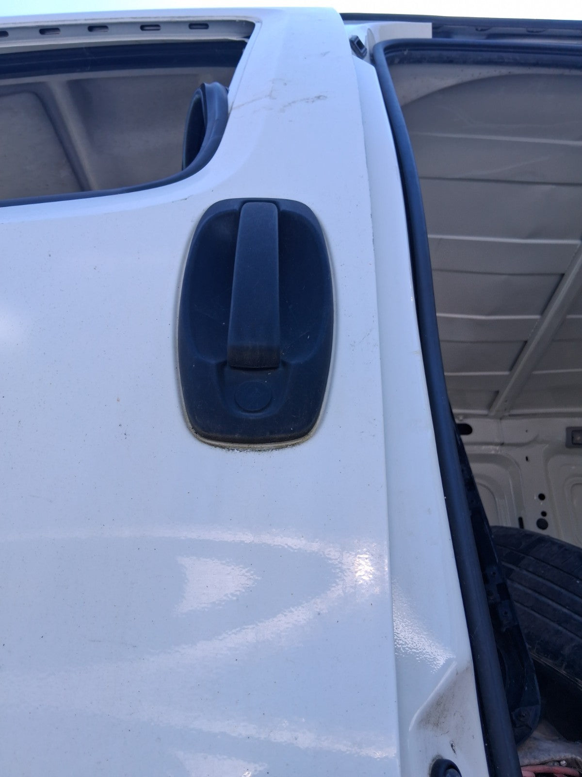 2015 PEUGEOT BIPPER NSF PASSENGER SIDE FRONT DOOR HANDLE
