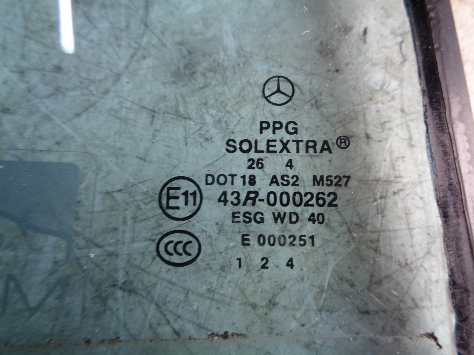 MERCEDES BENZ C-CLASS OS DRIVER SIDE REAR QUARTER GLASS E11-43R000262