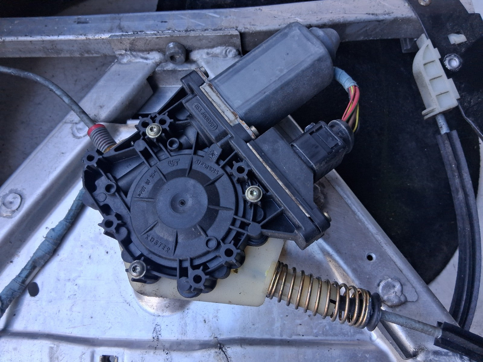 AUDI A3 OSR REAR RIGHT DRIVER SIDE QUARTER GLASS AND WINDOW MOTOR REGULATOR