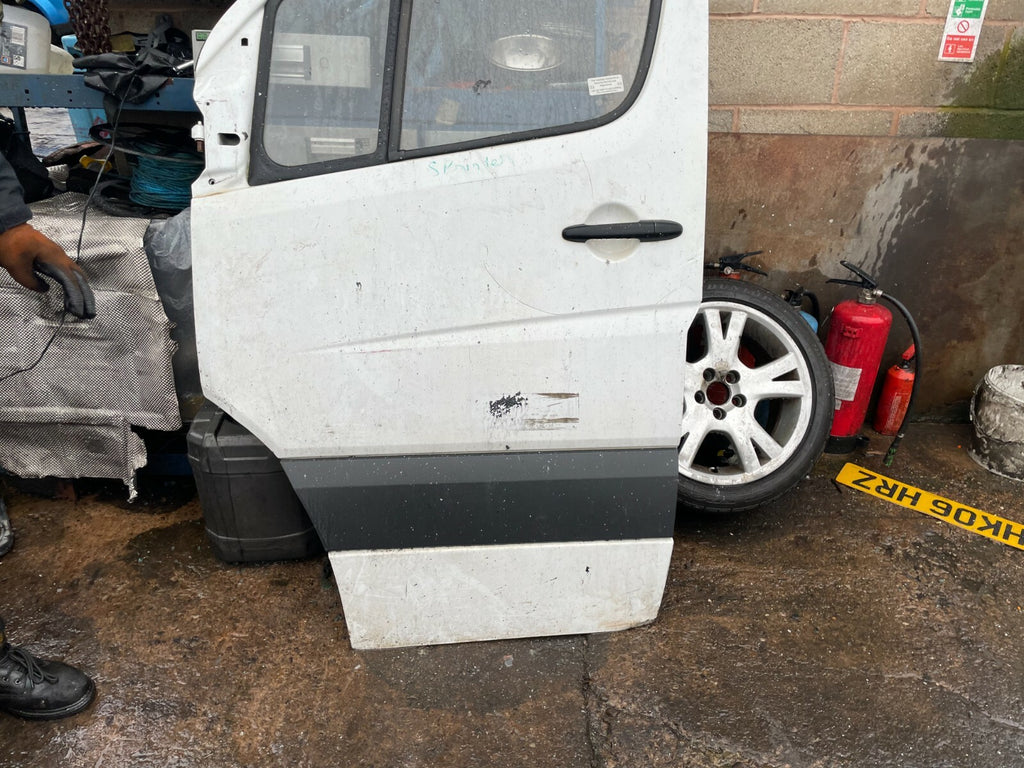 MERCEDES SPRINTER W906 2010 MK2 NSF PASSENGER SIDE FRONT DOOR WHITE