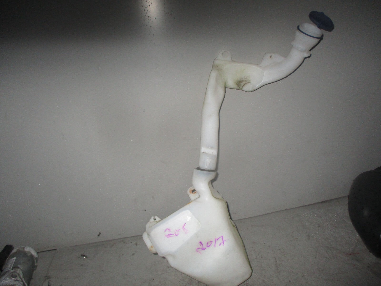 PEUGEOT 208 2017 WNDSCREEN WASHER BOTTLE & PUMP 9683988680
