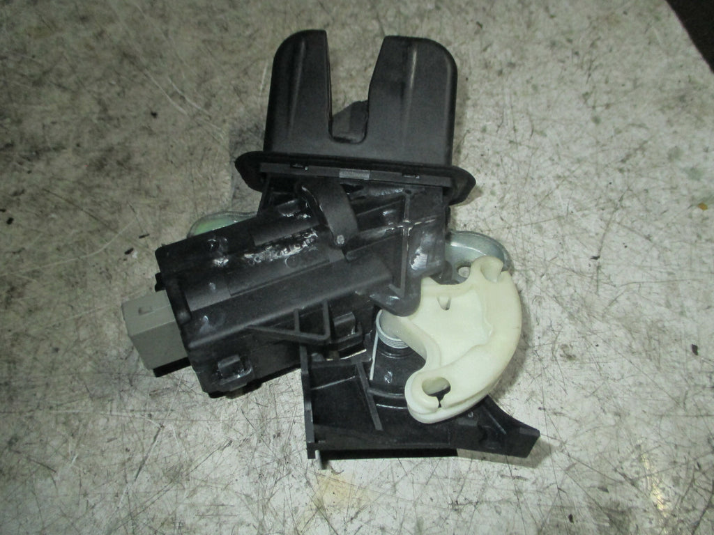 VW VOLKSWAGEN PASSAT 2007 SALOON REAR BOOTLID TAILGATE LOCK MECHANISM