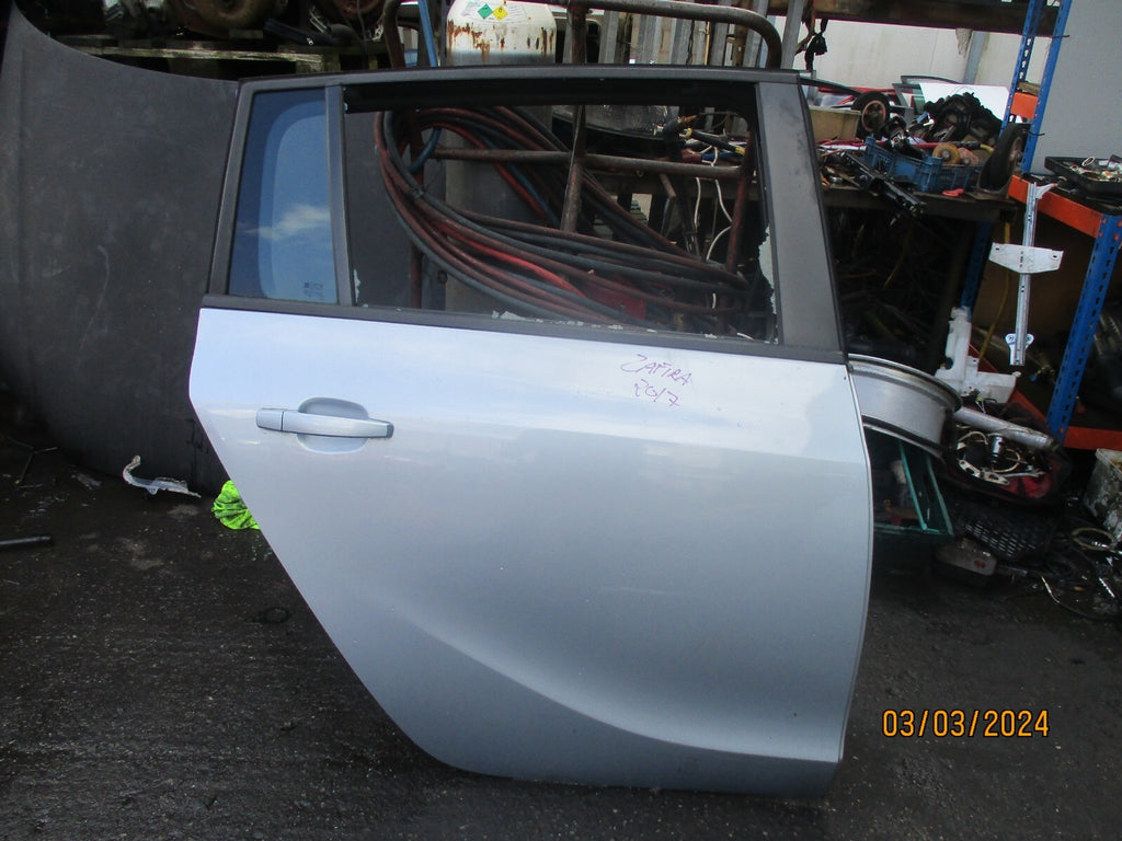 VAUXHALL ZAFIRA C 2017 OSF DRIVER SIDE FRONT DOOR BLUE SILVER