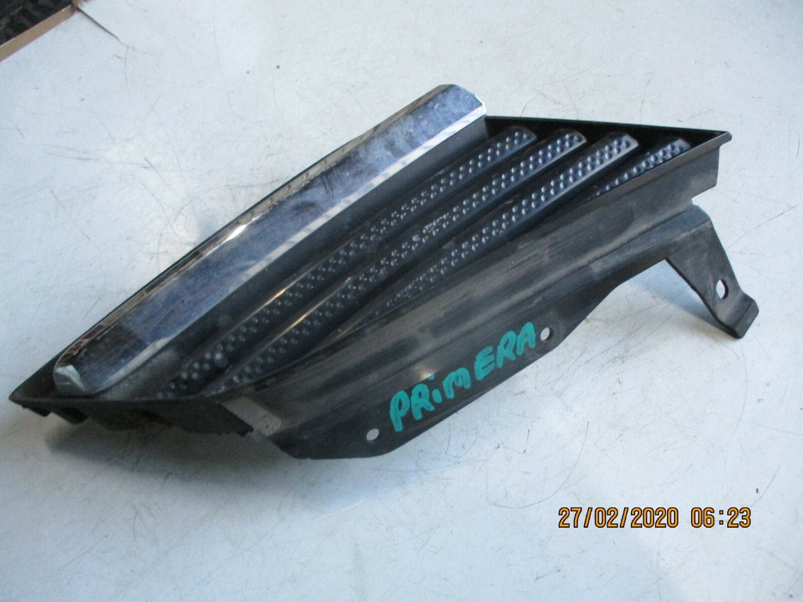 NISSAN PRIMERA 2005 OSF DRIVER SIDE FRONT BUMPER GRILL FOG COVER 62320AU300