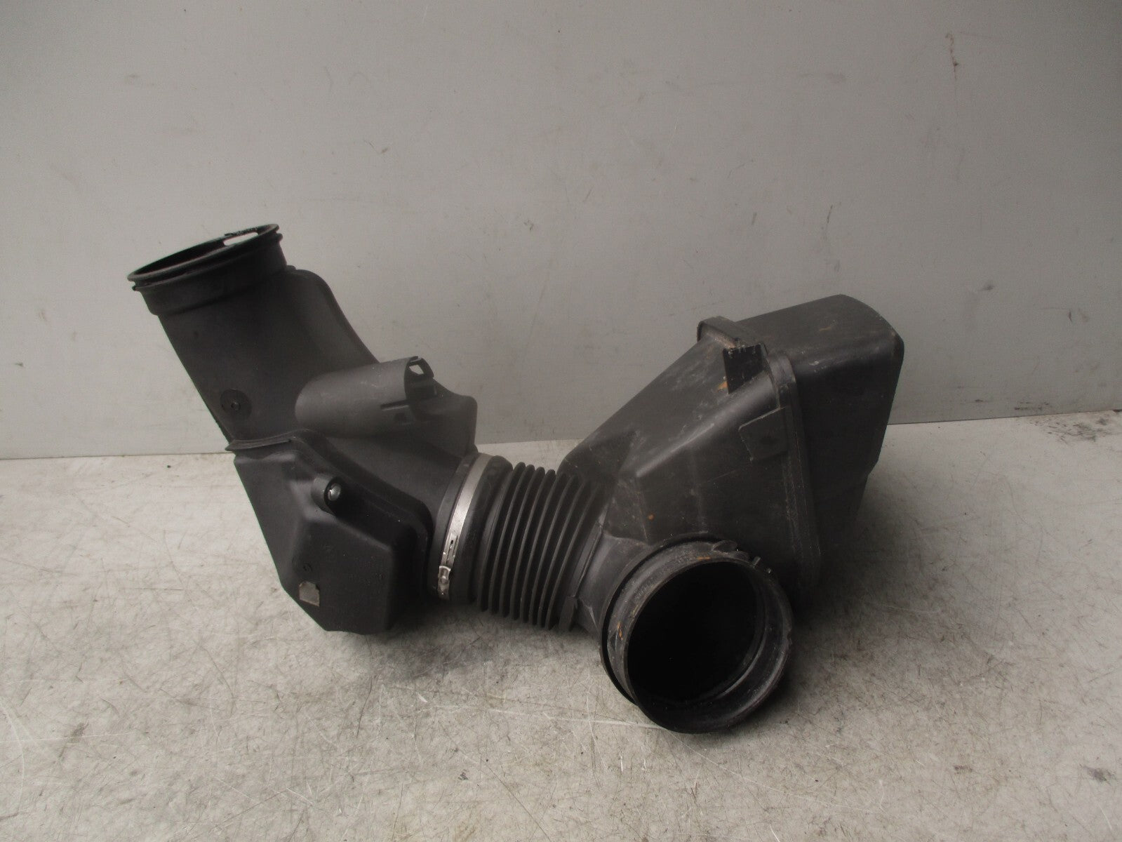 2019 BMW 3 SERIES G20 2.0 DIESEL AIR INTAKE RESONATOR BOX 8580432