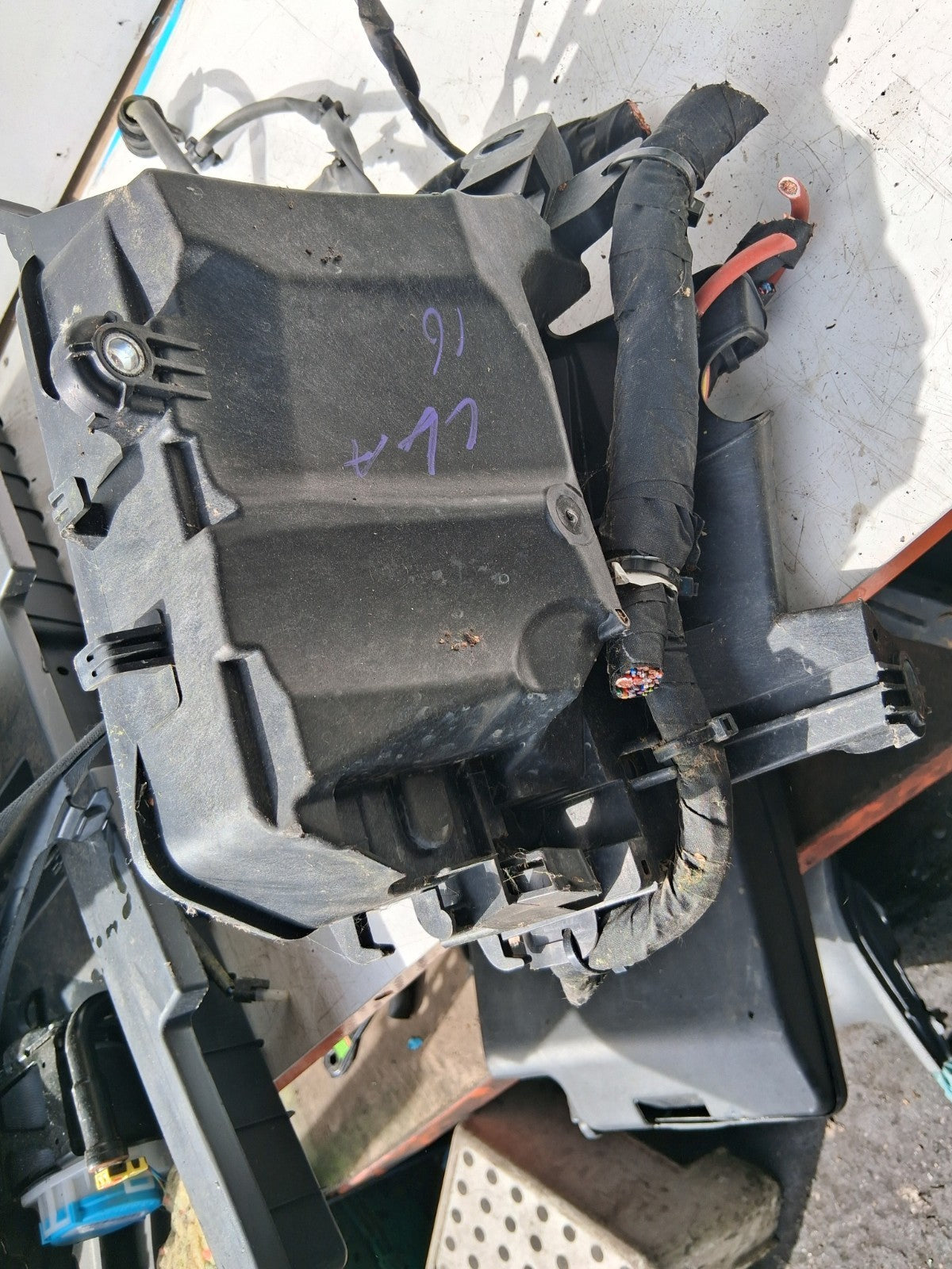 MERCEDES BENZ CLA 2016 C117 2.1 DIESEL RELAY FUSE BOX ASSEMBLY