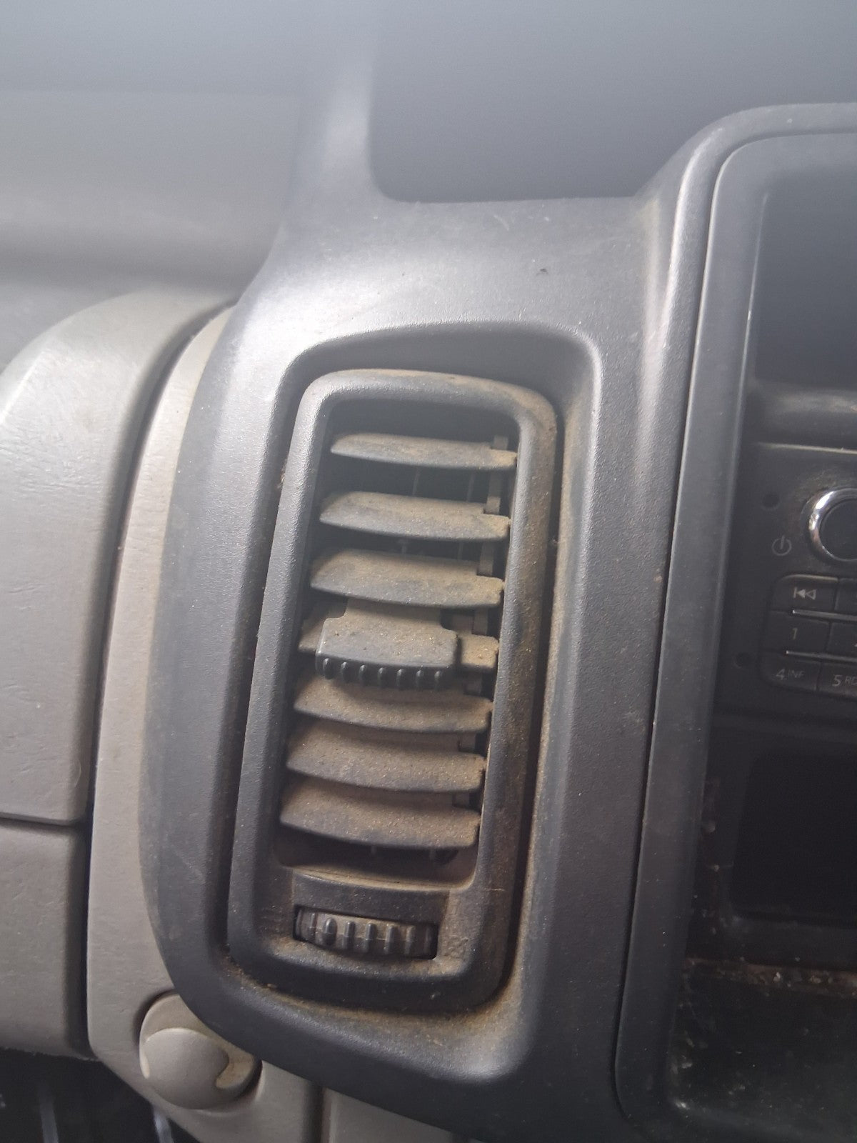 2014 VAUXHALL VIVARO MK1 FRONT DASHBOARD CENTER BOTH AIR VENTS