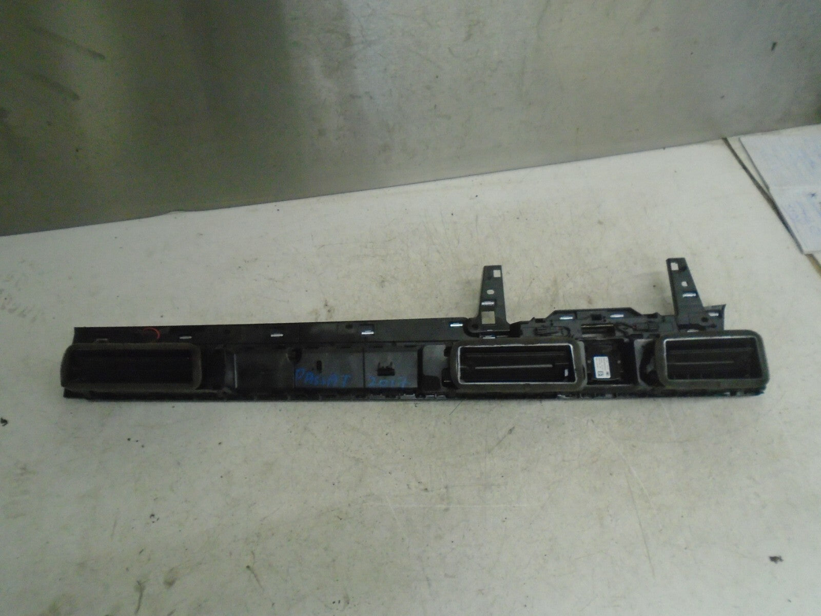 VOLKSWAGEN PASSAT 2017 B8 CENTRE DASHBOARD AIR VENT 3G2857083